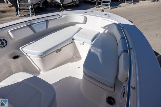 New 2025  powered Robalo Boat for sale